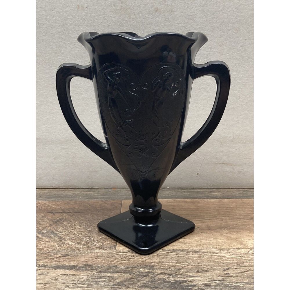 Vintage 1930'S LE SMITH Embossed Black Amethyst Glass Loving Trophy Cup Vase‎